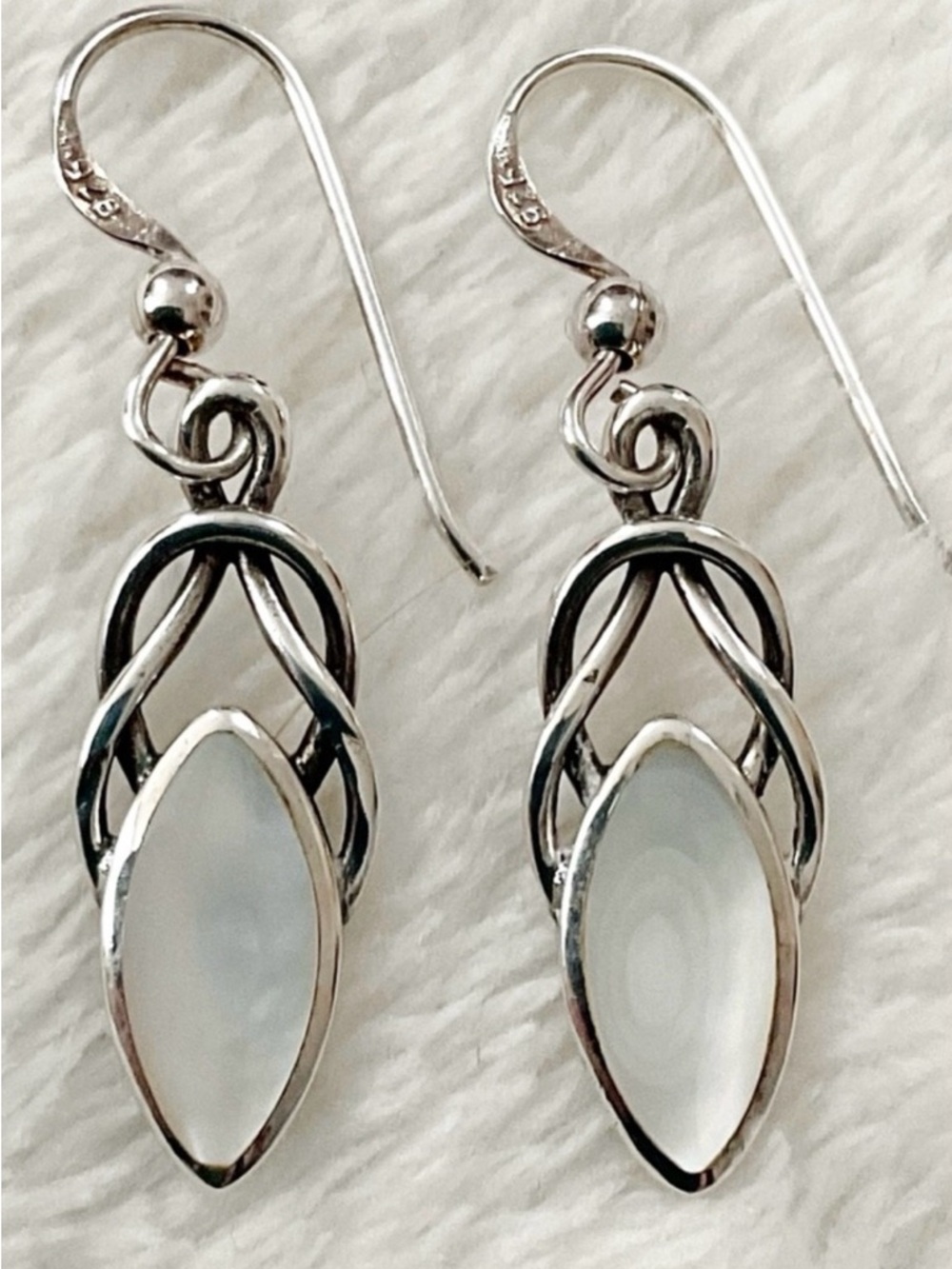 Vintage 925 Sterling Silver Mother of Pearl Celtic Knot Drop Dangle Earrings